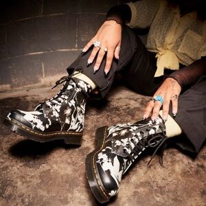 Dr Martens 1460 Pascal Floral Shadow Leather Lace Up Boots size 7 NEW